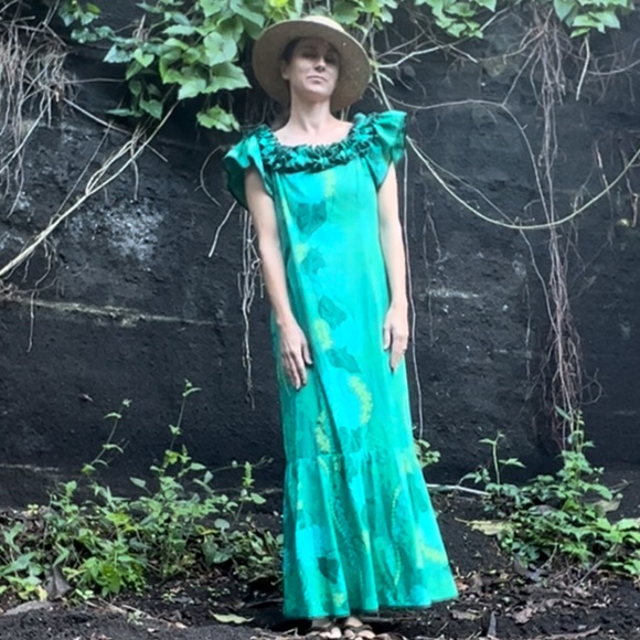 Aqua-green off-the-shoulder Carol Bennett muʻumuʻu (M) - Picture 2 of 8